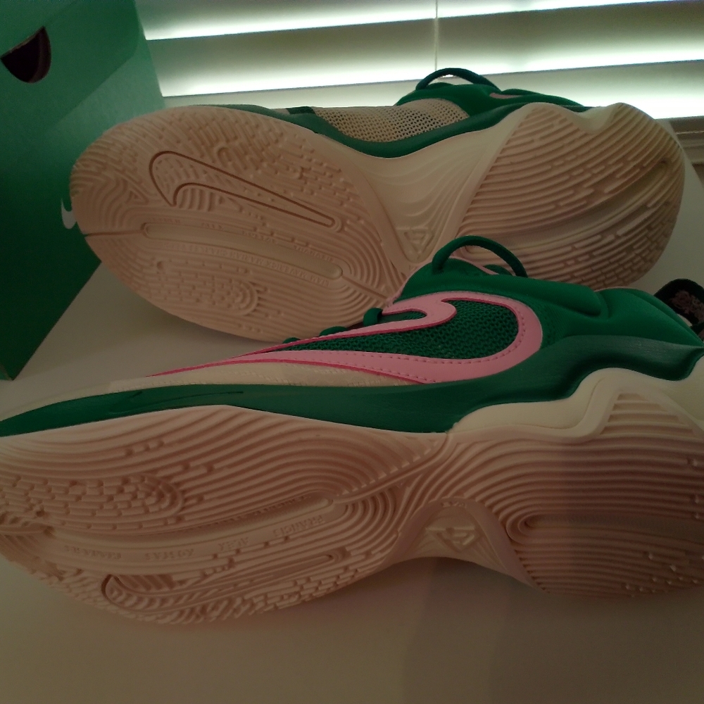 Nwot Gianni Sneakers, Never Worn. - image 5